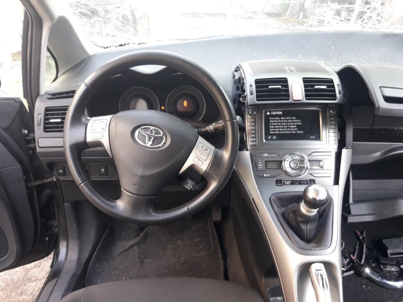 Toyota Auris 2.2 d-cat, снимка 6 - Автомобили и джипове - 40794815