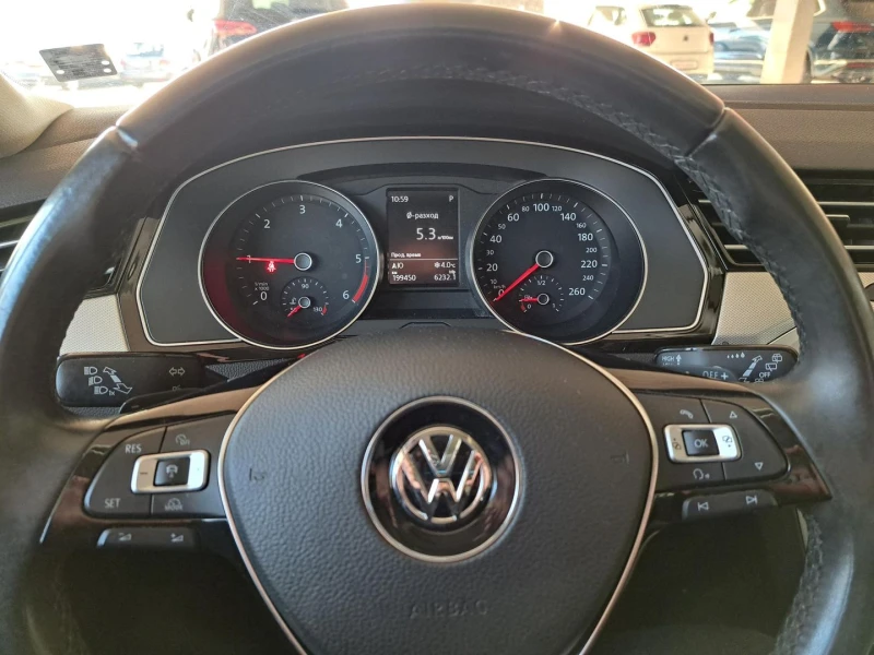 VW Passat Comfortline 2.0TDI BMT, снимка 9 - Автомобили и джипове - 44751998