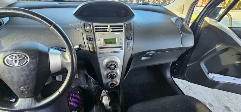 Toyota Yaris 1.3VVT-I, снимка 13 - Автомобили и джипове - 48554480