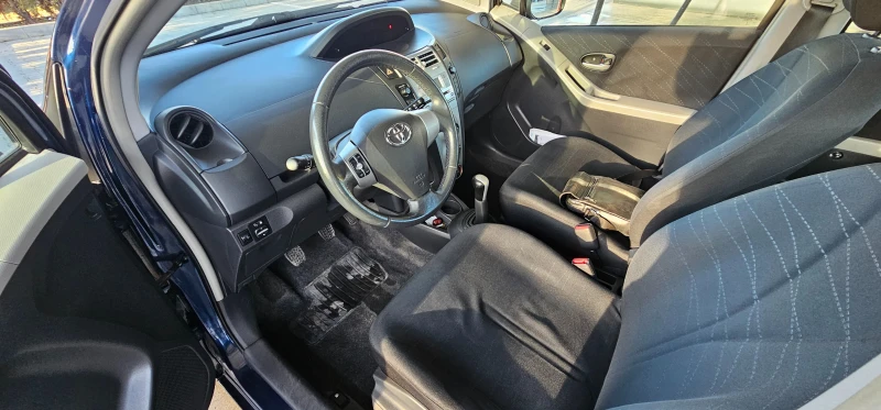 Toyota Yaris 1.3VVT-I, снимка 8 - Автомобили и джипове - 48554480