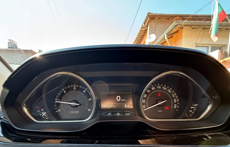 Peugeot 208 Feline 1.6 eHDI, снимка 4 - Автомобили и джипове - 51944745
