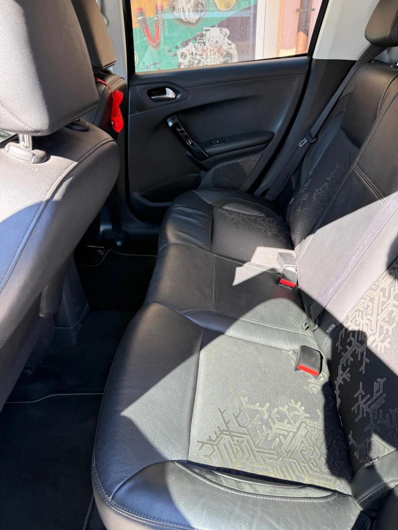 Peugeot 208 Feline 1.6 eHDI, снимка 12 - Автомобили и джипове - 51944745