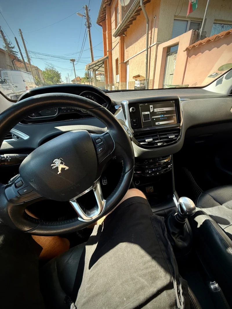 Peugeot 208 Feline 1.6 eHDI, снимка 17 - Автомобили и джипове - 51944745