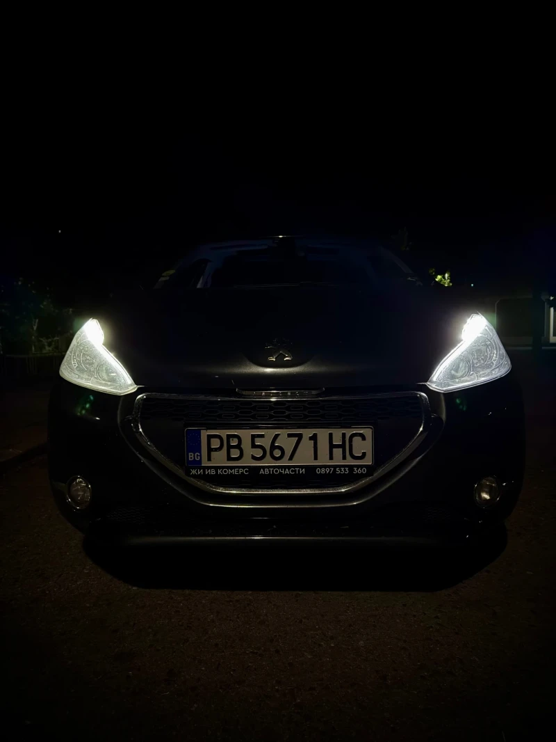 Peugeot 208 Feline 1.6 eHDI, снимка 8 - Автомобили и джипове - 51944745