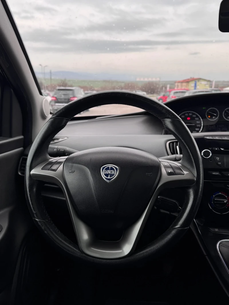 Lancia Ypsilon 1.3i Euro5B, снимка 12 - Автомобили и джипове - 52674882