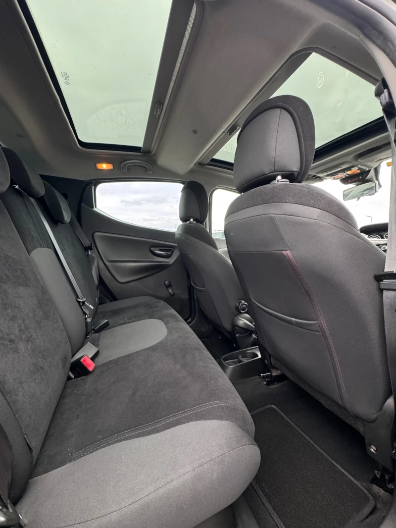 Lancia Ypsilon 1.3i Euro5B, снимка 9 - Автомобили и джипове - 52674882