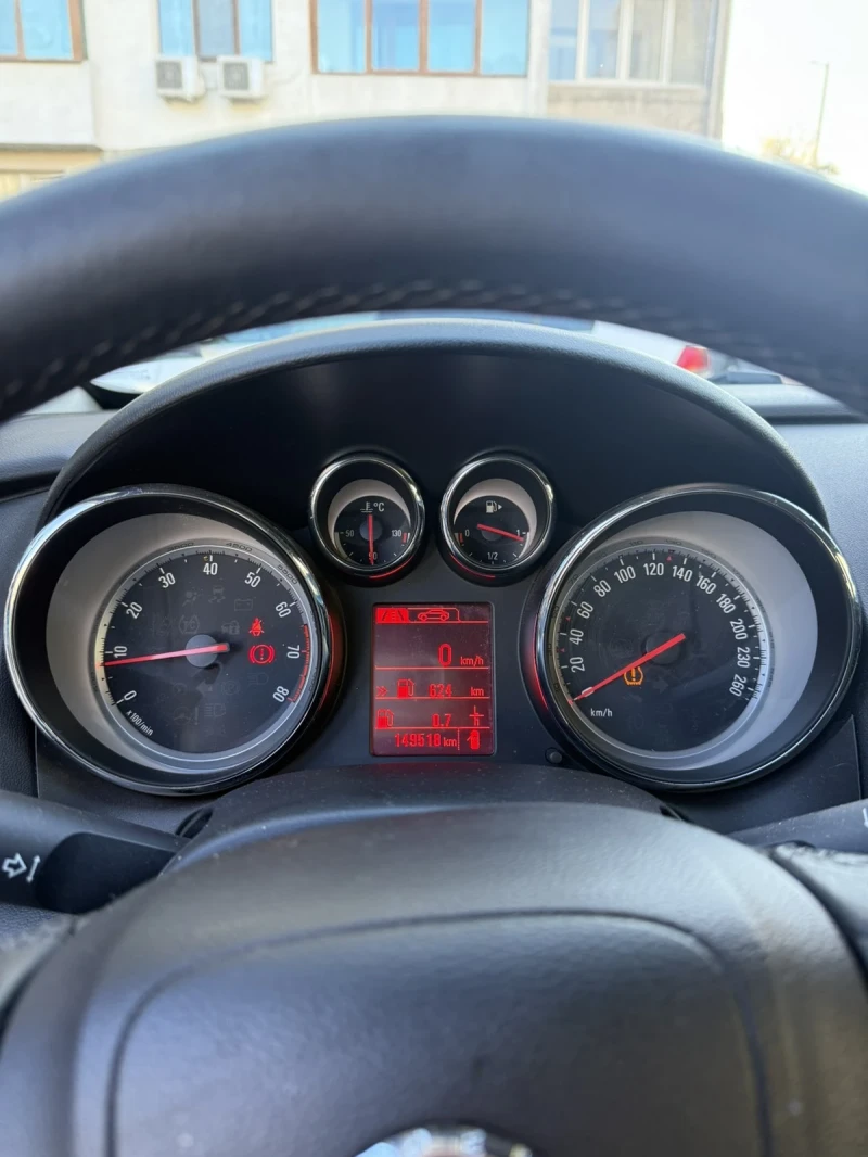 Opel Astra Седан, снимка 6 - Автомобили и джипове - 52740679