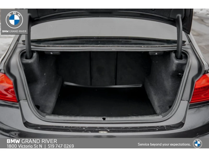 BMW 550 * M550 | SUNROOF | LEATHER | BLIND SPOT | NAV * CA, снимка 12 - Автомобили и джипове - 52805112