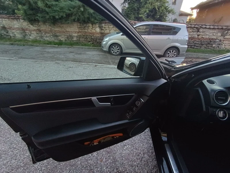 Mercedes-Benz 220, снимка 14 - Автомобили и джипове - 52920741