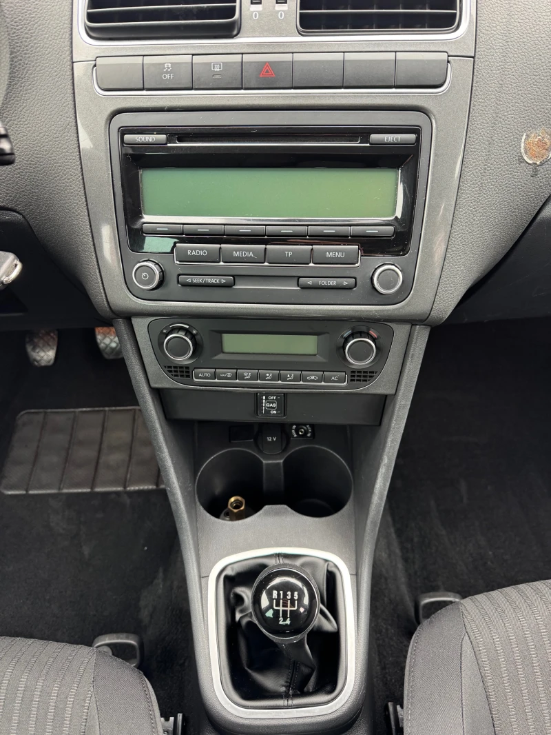 VW Polo 1.4i Highline -Газ, снимка 12 - Автомобили и джипове - 53198666
