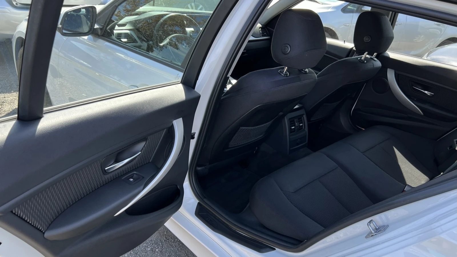 BMW 320 i X-Drive !  ! Navi, Tel., P | Mobile.bg   11