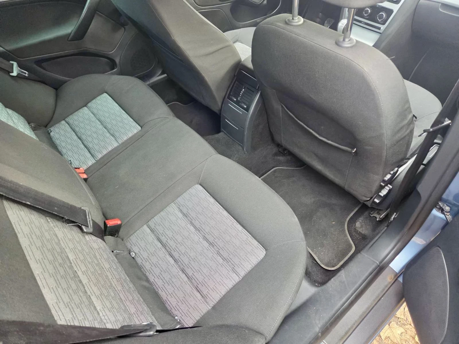 Skoda Octavia 2.0TDi, 4x4, BMM - изображение 9