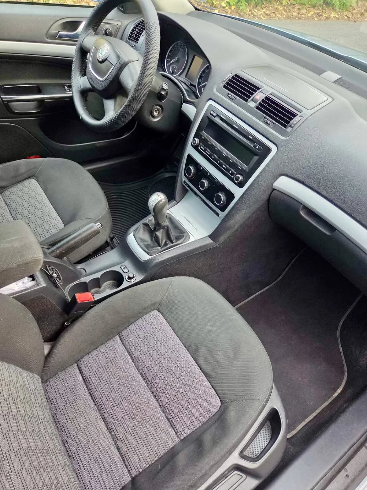 Skoda Octavia 2.0TDi, 4x4, BMM - изображение 10