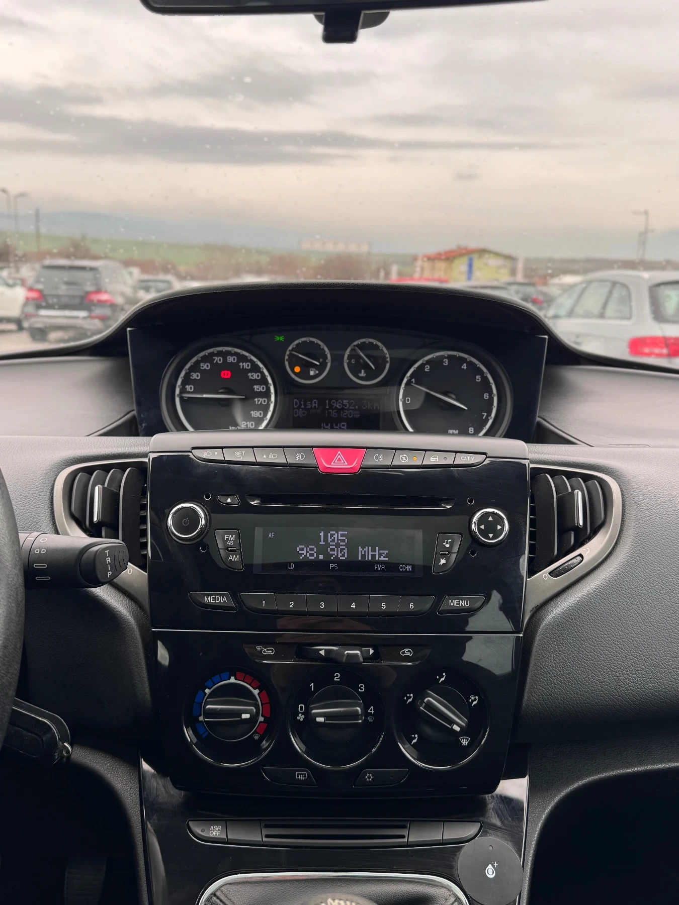 Lancia Ypsilon 1.3i Euro5B | Mobile.bg   13