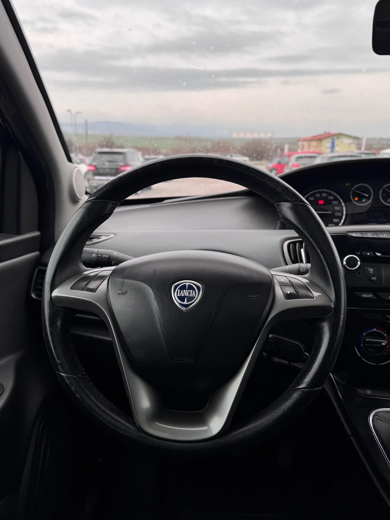 Lancia Ypsilon 1.3i Euro5B | Mobile.bg   12