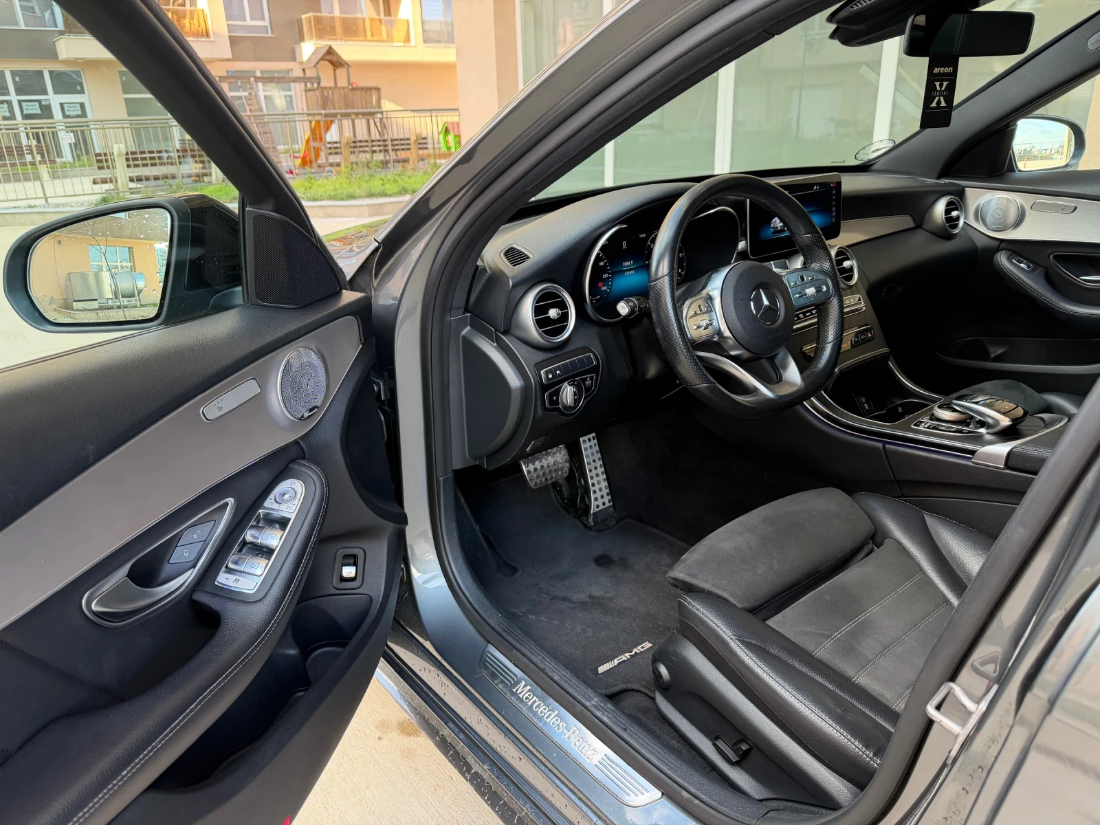 Mercedes-Benz C 220 AMG LINE/PANORAMA/DIGITAL/360/DISTRONIC+ /BURM - изображение 7