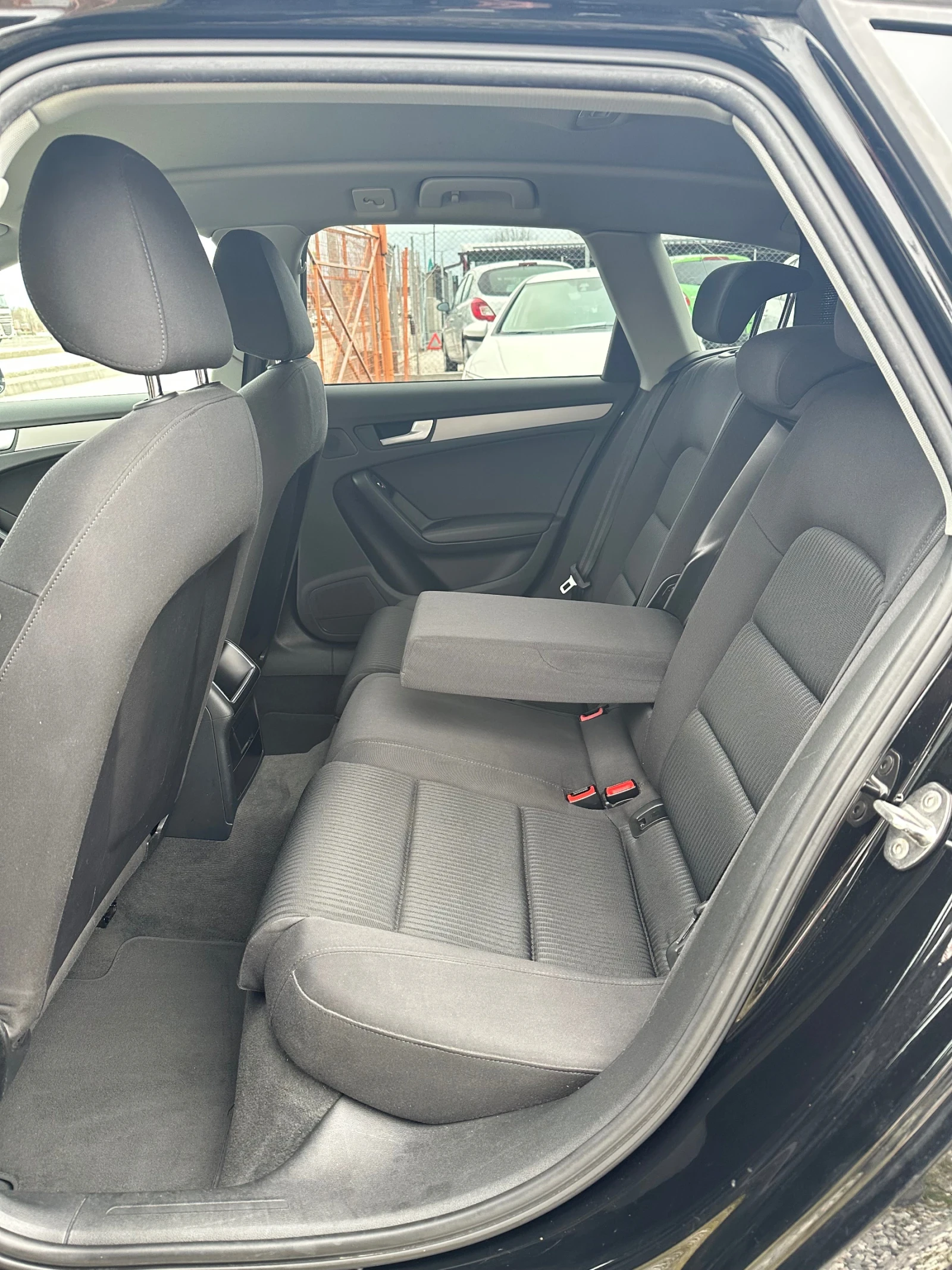 Audi A4 2.0TDI, снимка 6 - Автомобили и джипове - 54035189