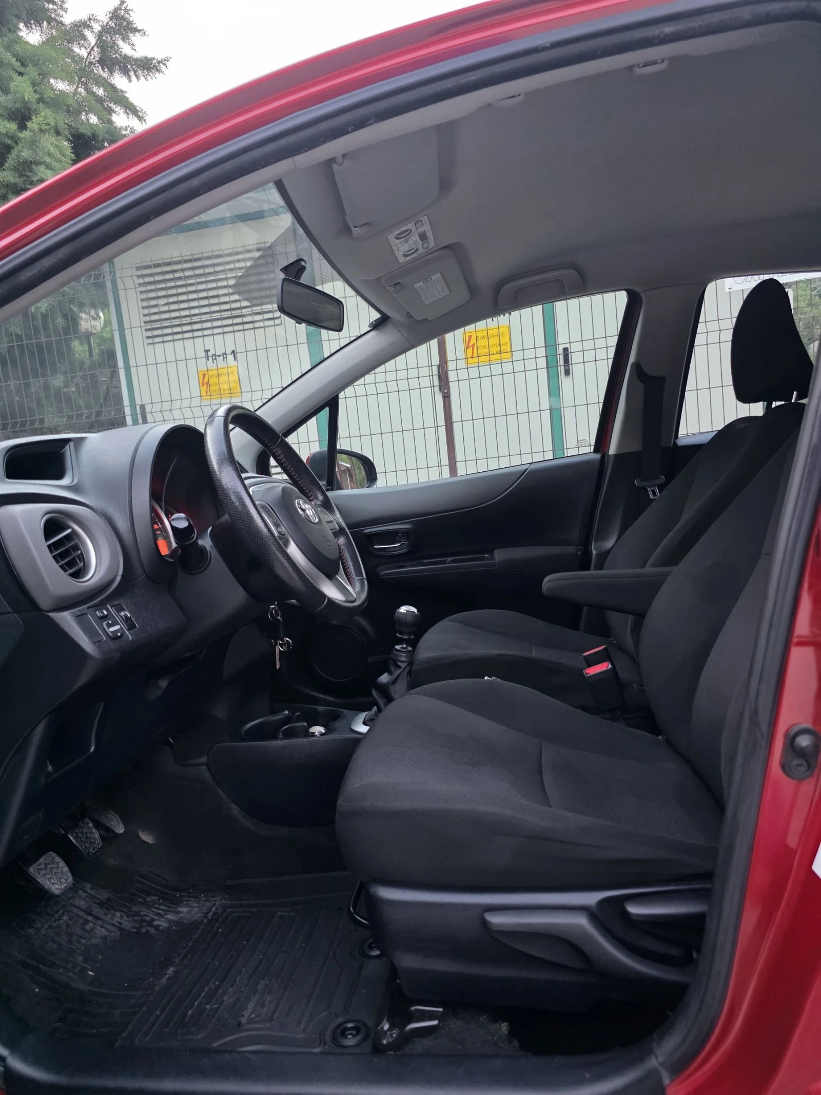 Toyota Yaris 1.4D4-D * NAVI* KAMERA* BURGUNDY* TOP* , снимка 14 - Автомобили и джипове - 54840218
