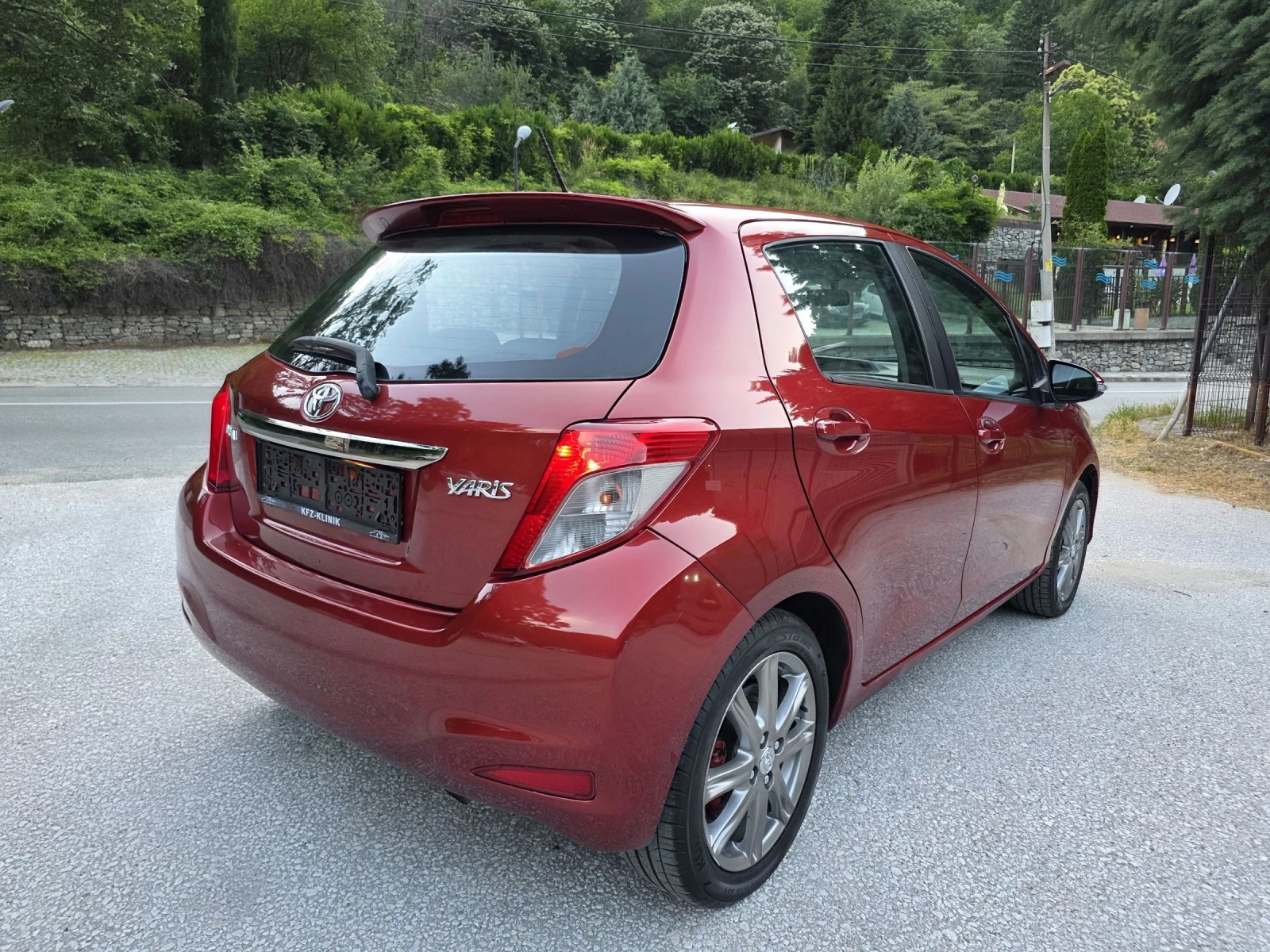 Toyota Yaris 1.4D4-D * NAVI* KAMERA* BURGUNDY* TOP* , снимка 5 - Автомобили и джипове - 54840218