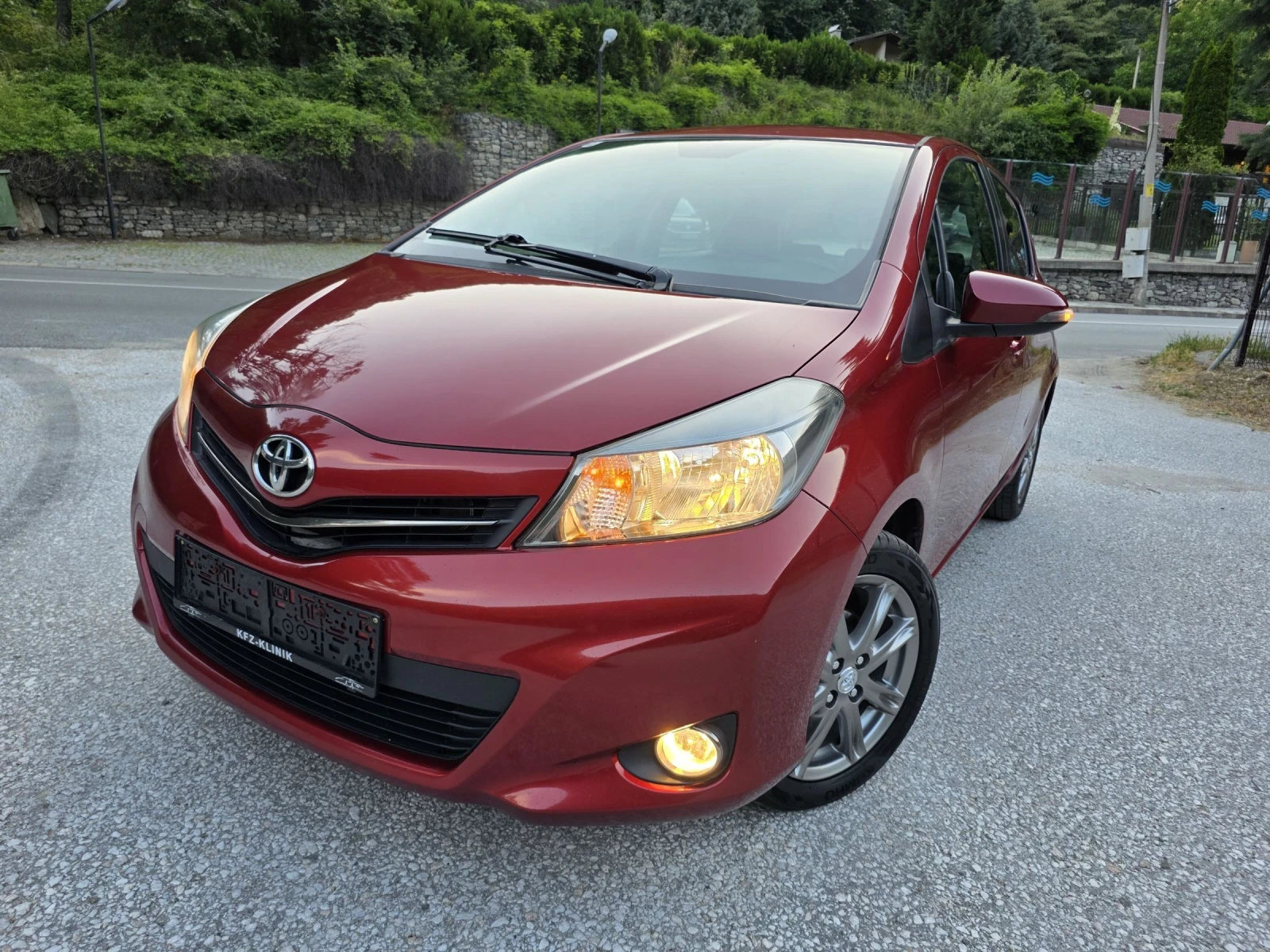 Toyota Yaris 1.4D4-D * NAVI* KAMERA* BURGUNDY* TOP* 