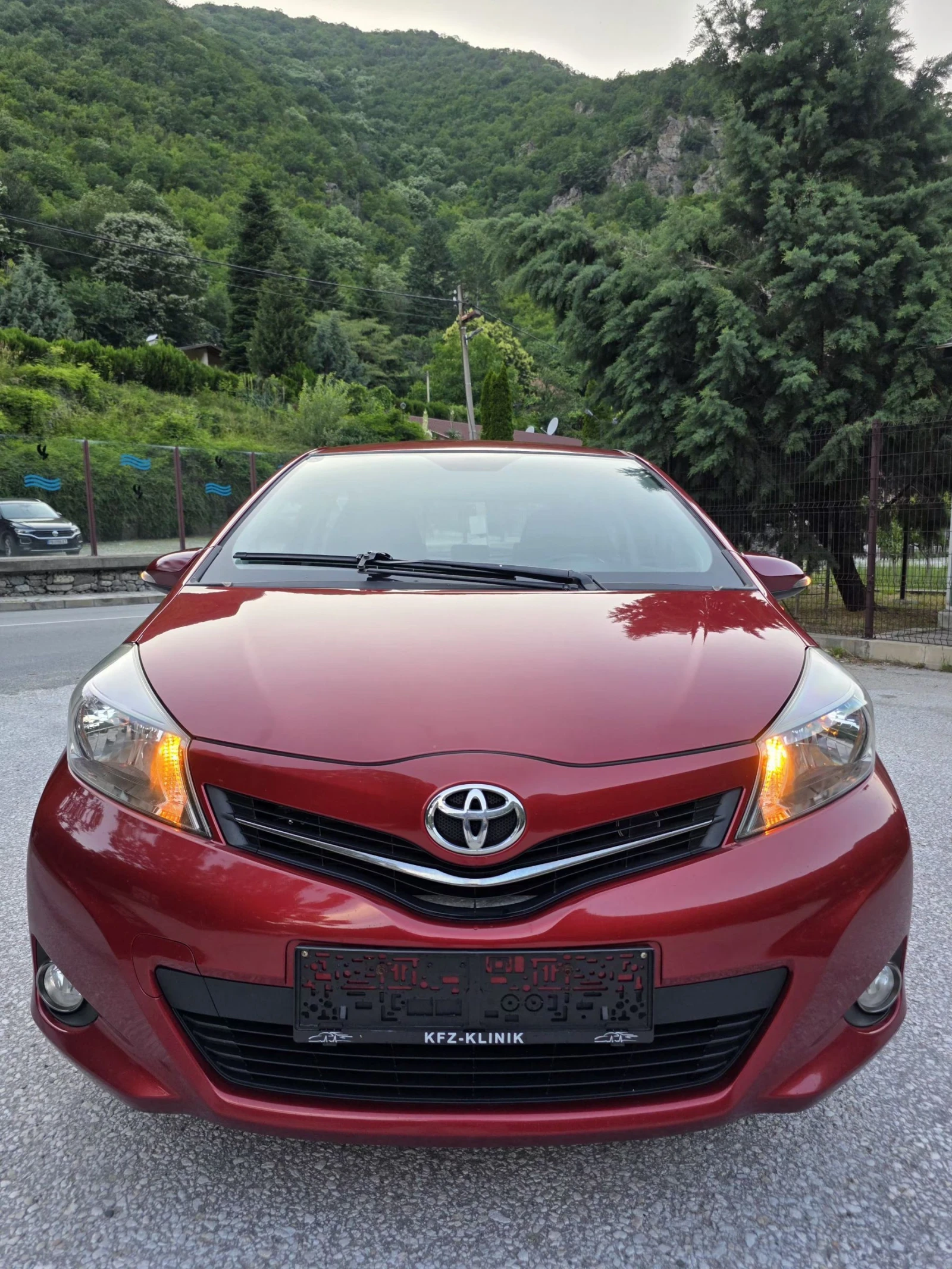 Toyota Yaris 1.4D4-D * NAVI* KAMERA* BURGUNDY* TOP* , снимка 2 - Автомобили и джипове - 54840218