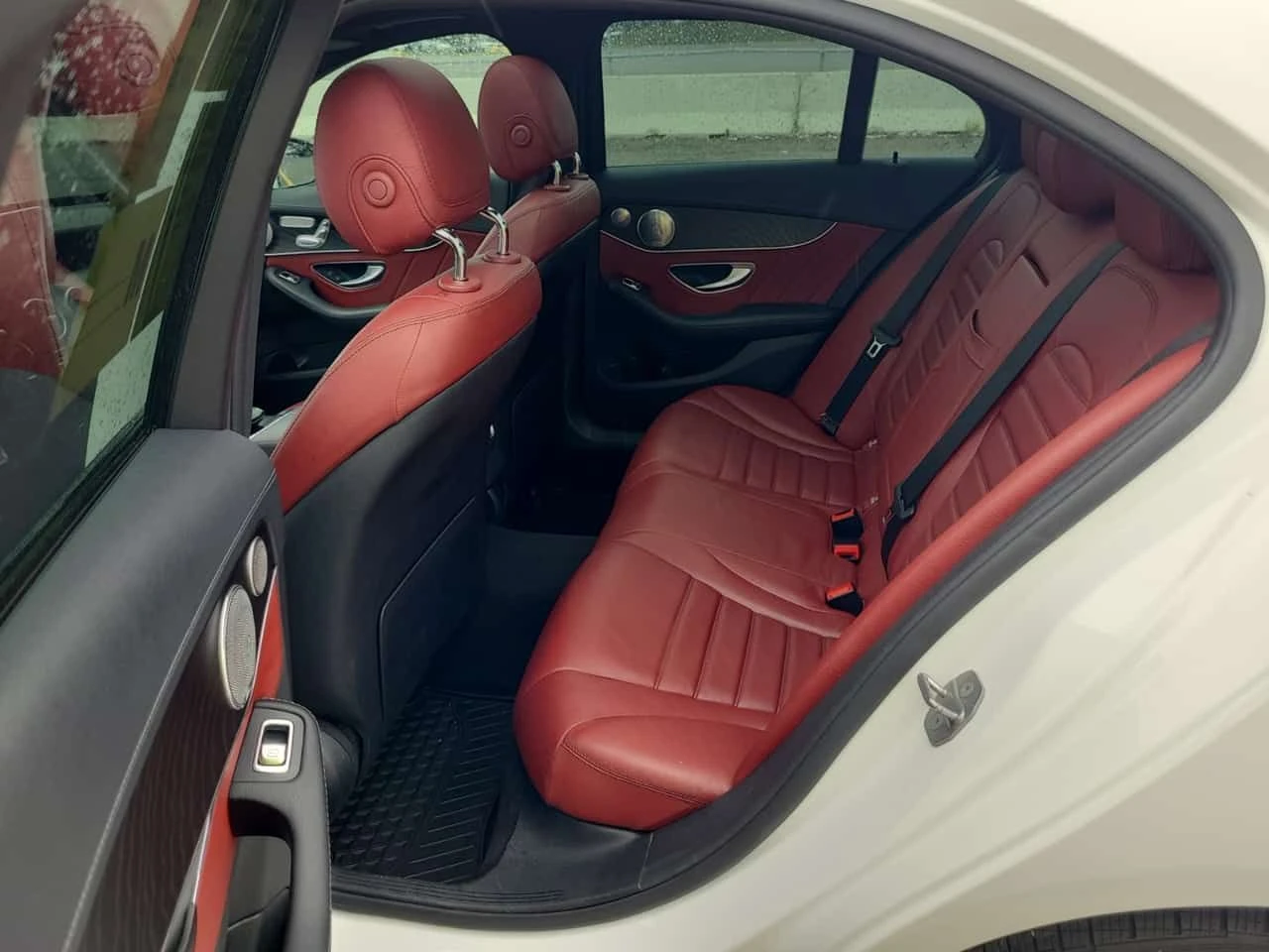 Mercedes-Benz C 300 АМГ ПАКЕТ/ЧЕРВЕН САЛОН/ПАНО/ДИСТРОНИК/360/ Burmest, снимка 12 - Автомобили и джипове - 55590213