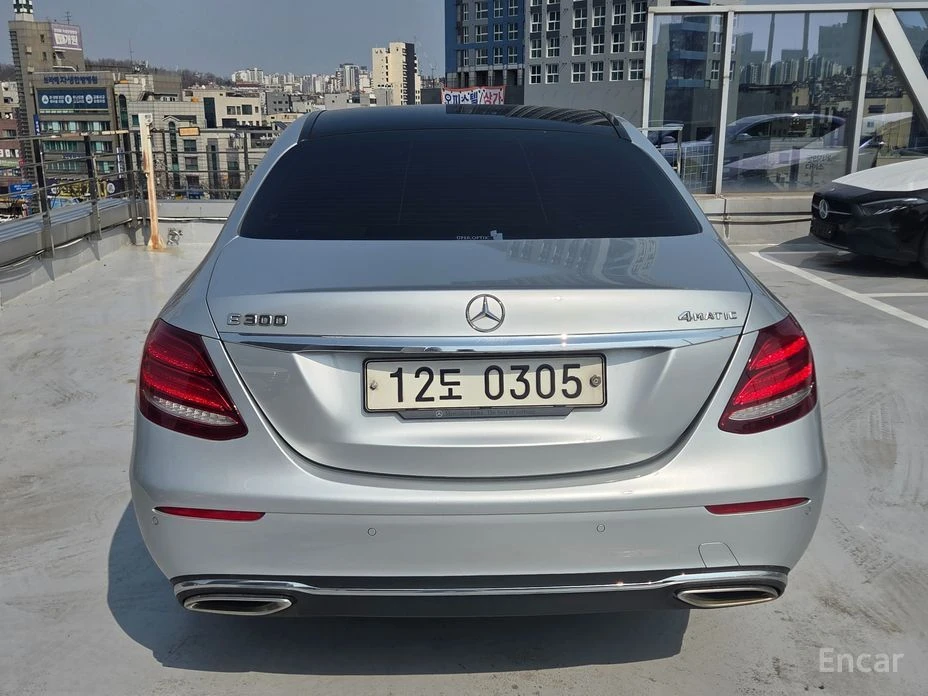 Mercedes-Benz E 300, снимка 4 - Автомобили и джипове - 55823376
