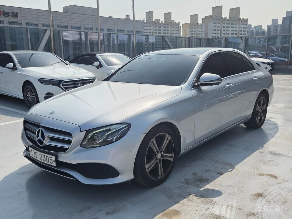 Mercedes-Benz E 300, снимка 2 - Автомобили и джипове - 55823376