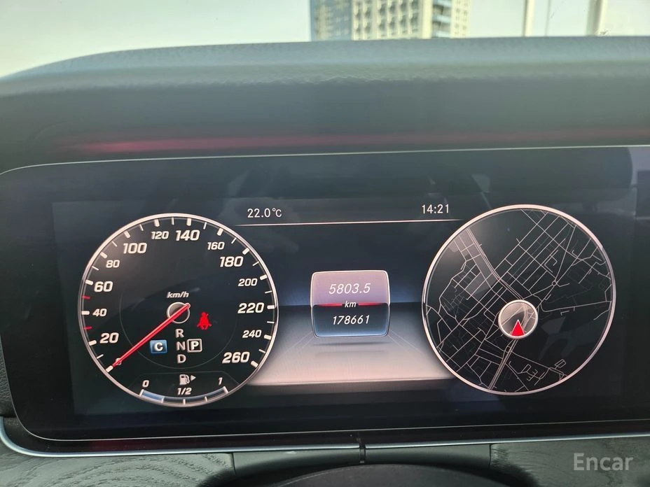Mercedes-Benz E 300, снимка 8 - Автомобили и джипове - 55823376