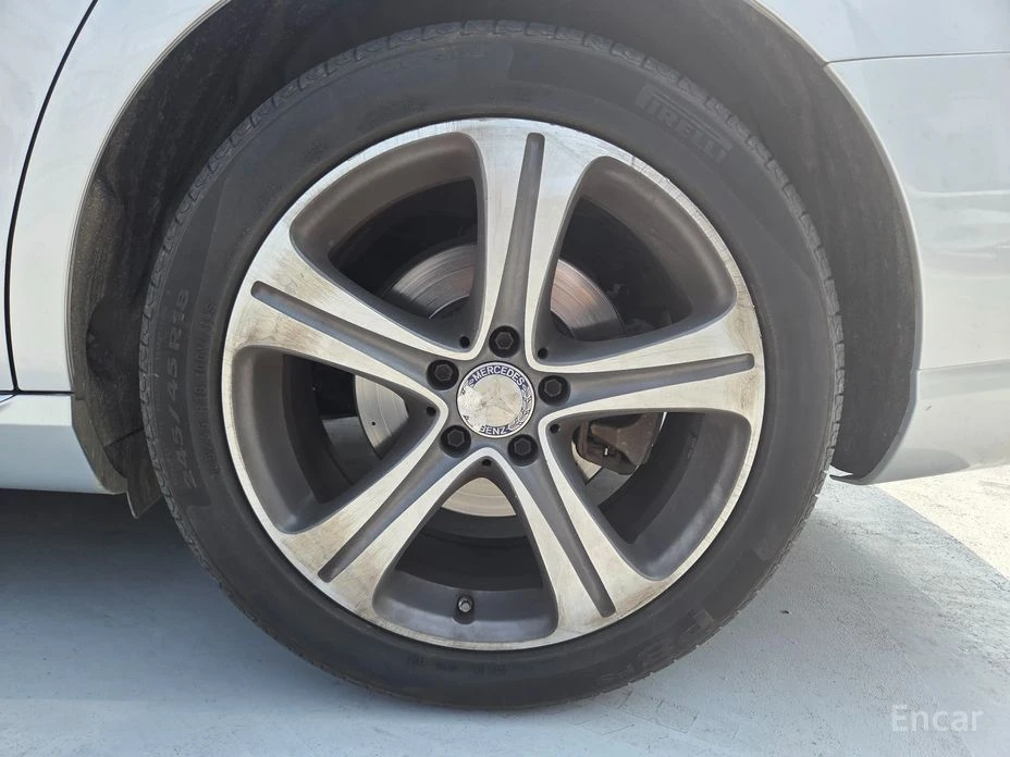 Mercedes-Benz E 300, снимка 5 - Автомобили и джипове - 55823376
