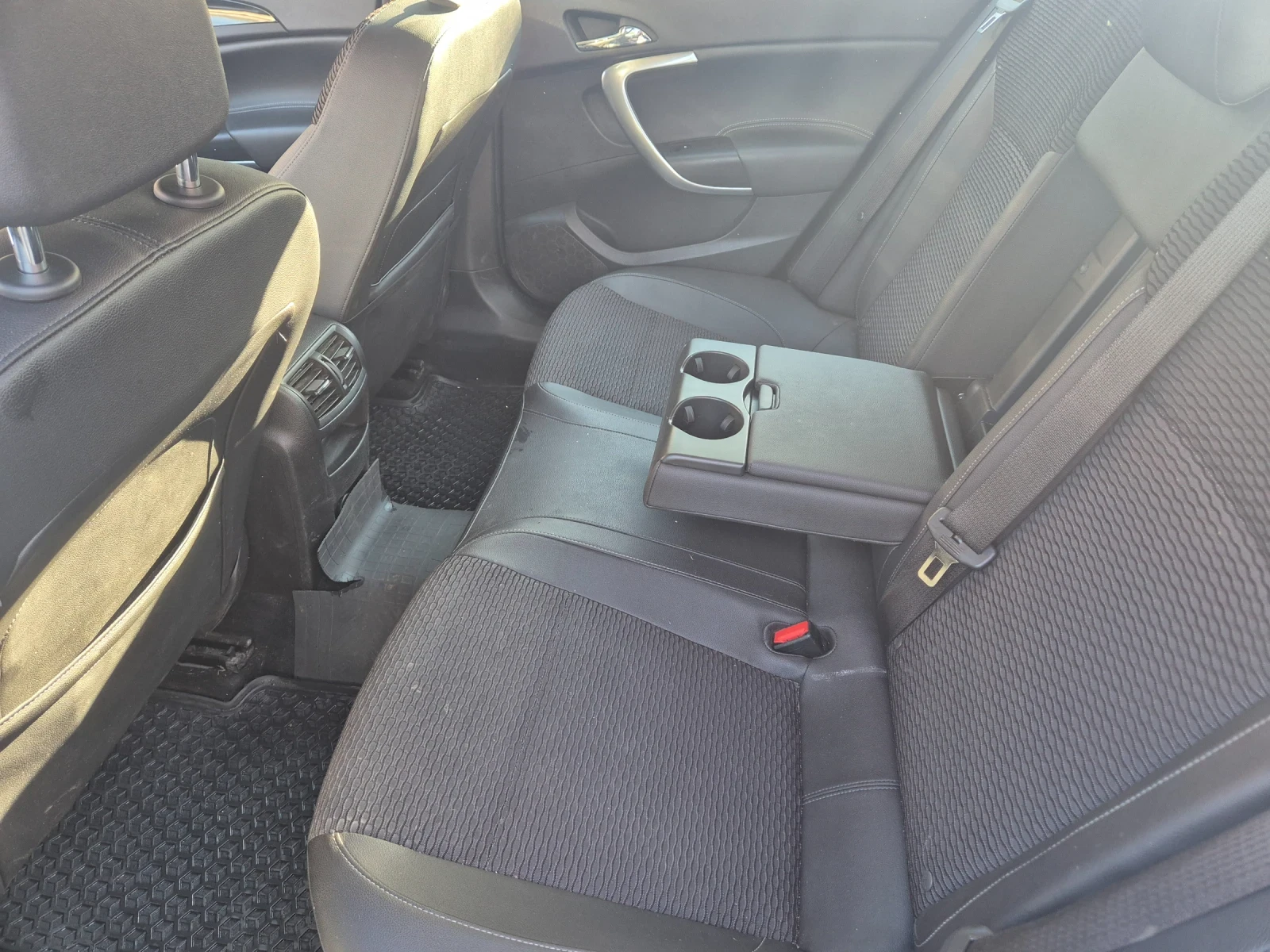 Opel Insignia, снимка 16 - Автомобили и джипове - 55993384