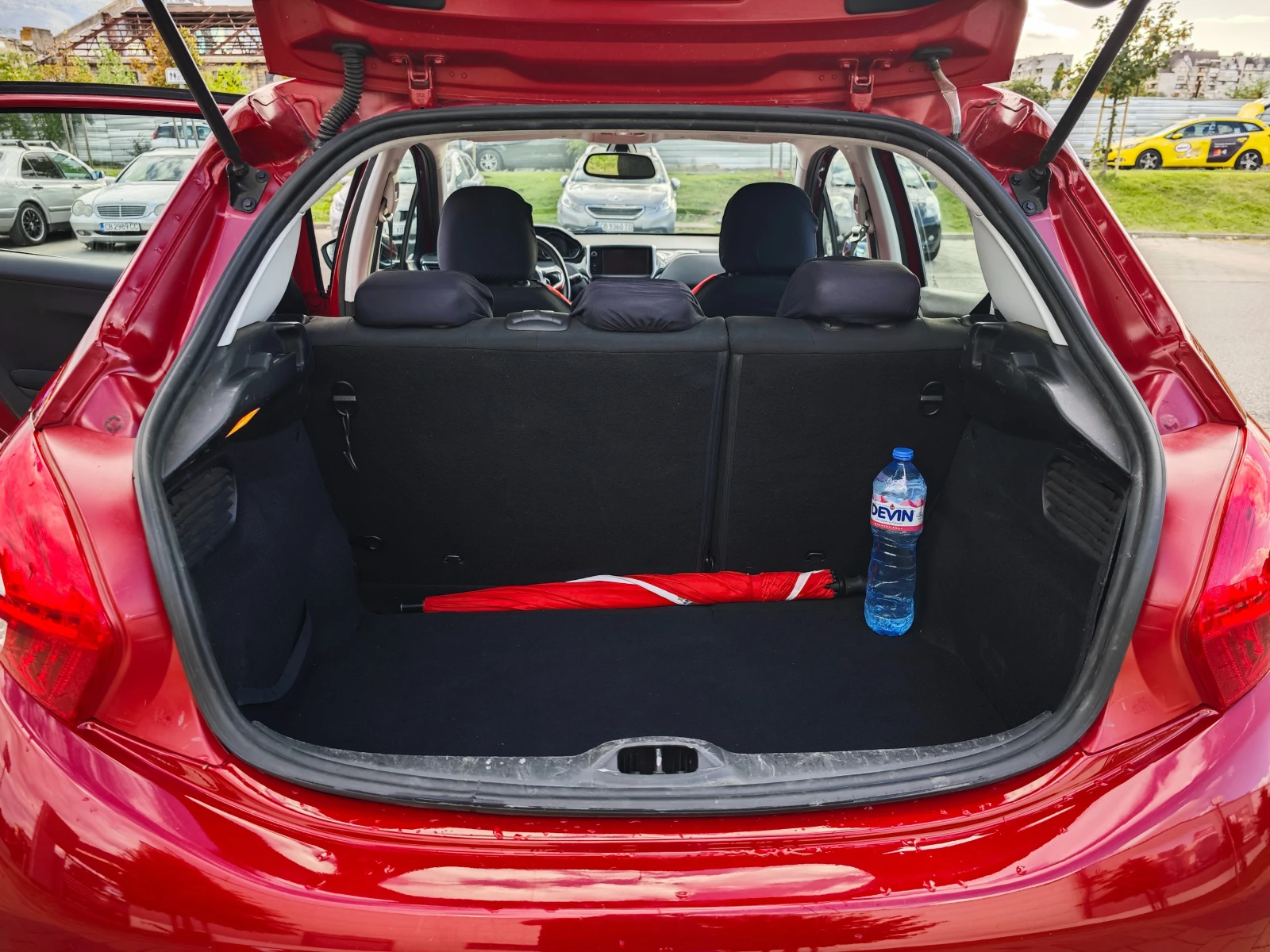 Peugeot 208, снимка 8 - Автомобили и джипове - 56259663