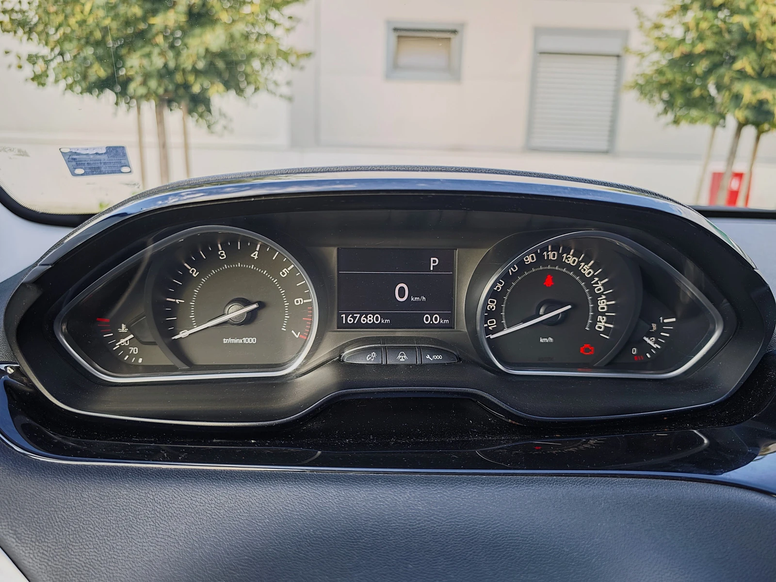 Peugeot 208, снимка 2 - Автомобили и джипове - 56259663