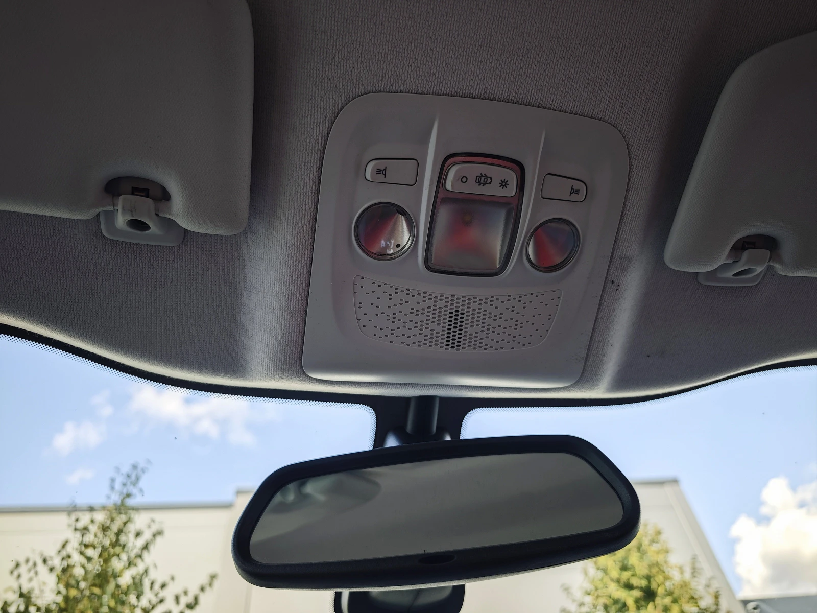 Peugeot 208, снимка 16 - Автомобили и джипове - 56259663