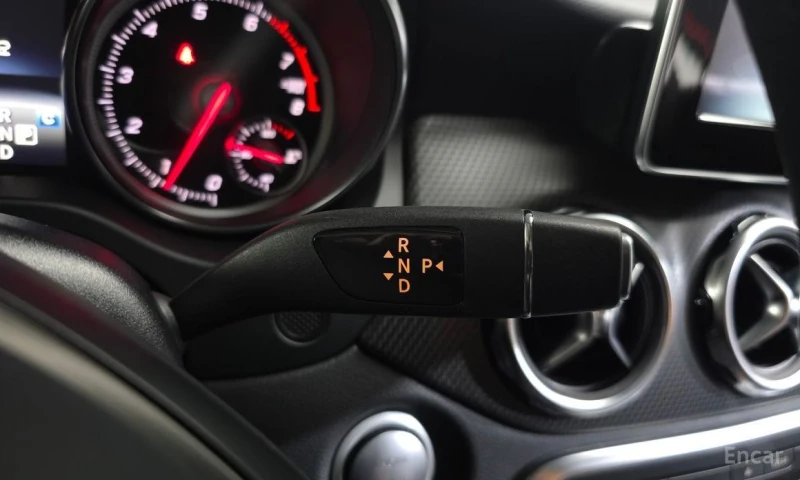 Mercedes-Benz GLA 220, снимка 9 - Автомобили и джипове - 53428710