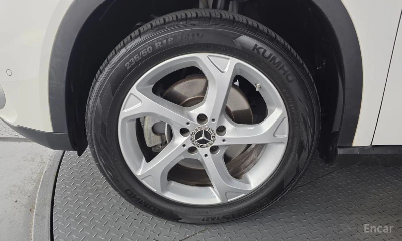 Mercedes-Benz GLA 220, снимка 5 - Автомобили и джипове - 53428710