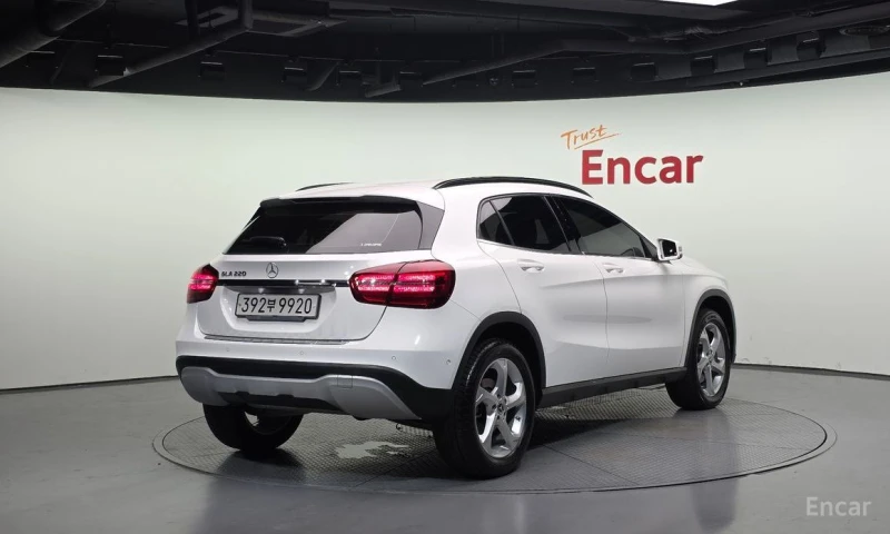 Mercedes-Benz GLA 220, снимка 2 - Автомобили и джипове - 53428710