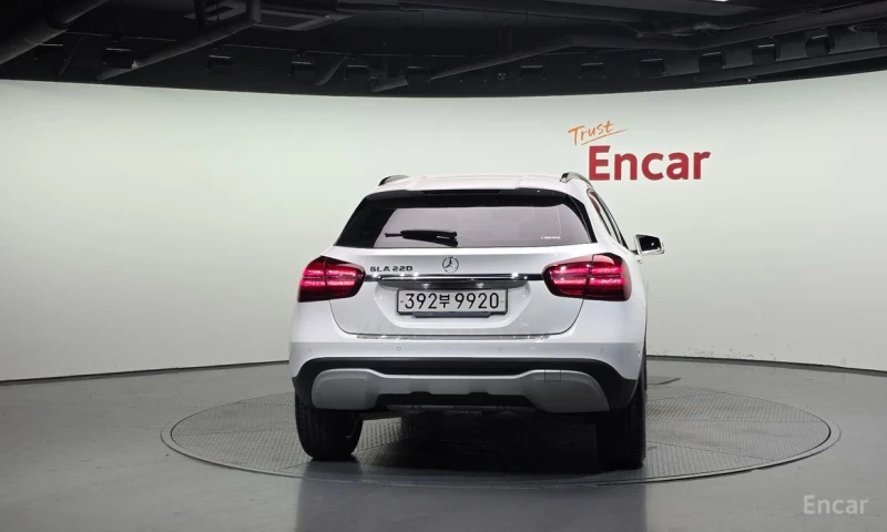 Mercedes-Benz GLA 220, снимка 4 - Автомобили и джипове - 53428710