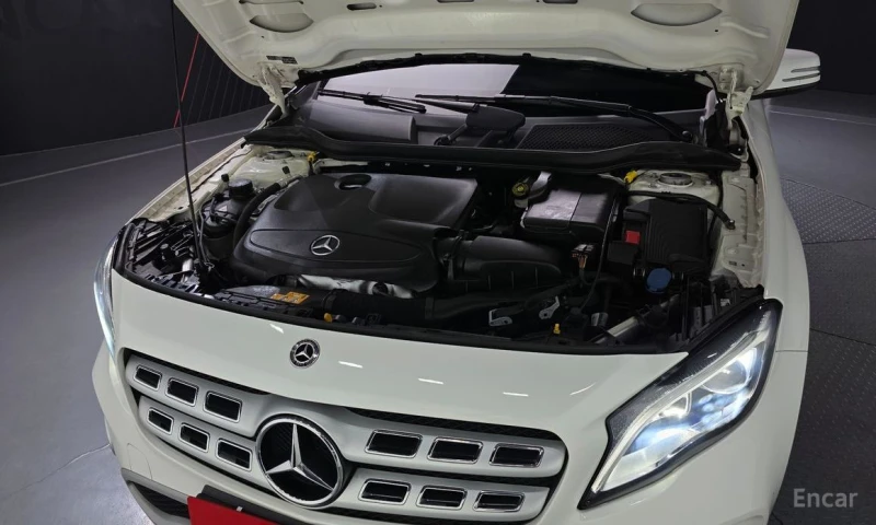 Mercedes-Benz GLA 220, снимка 6 - Автомобили и джипове - 53428710