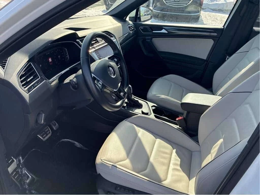 VW Tiguan * Highline 2.0T 8sp at w/Tip 4M CarPlay | Htd Seat, снимка 8 - Автомобили и джипове - 53865034