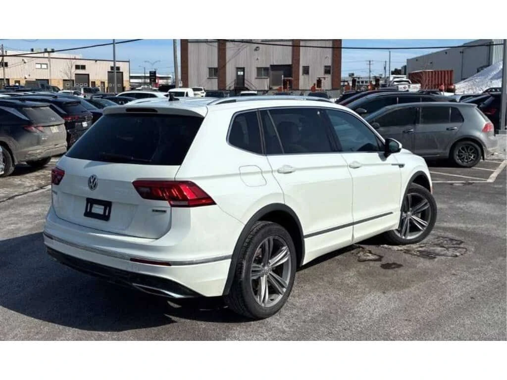 VW Tiguan * Highline 2.0T 8sp at w/Tip 4M CarPlay | Htd Seat, снимка 5 - Автомобили и джипове - 53865034