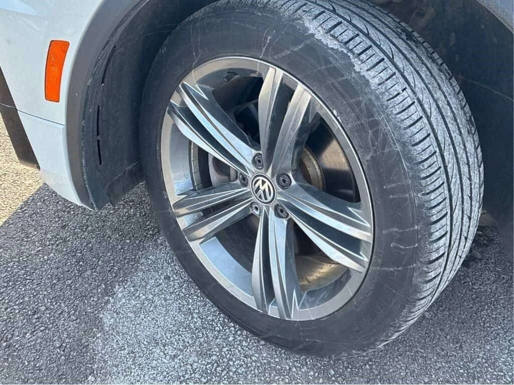 VW Tiguan * Highline 2.0T 8sp at w/Tip 4M CarPlay | Htd Seat, снимка 7 - Автомобили и джипове - 53865034