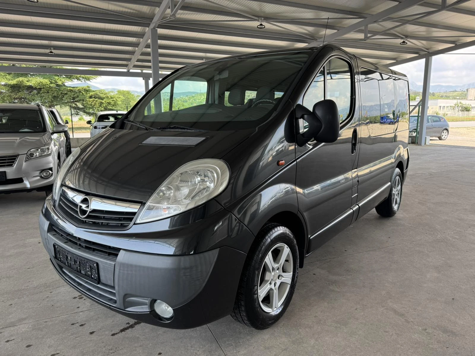 Opel Vivaro 2.0CDTI* 115ps* 9места* 6ск* КЛИМАТИК
