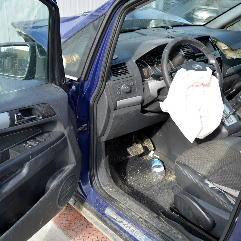 Opel Zafira 1.9 CDTI, снимка 5 - Автомобили и джипове - 44273164