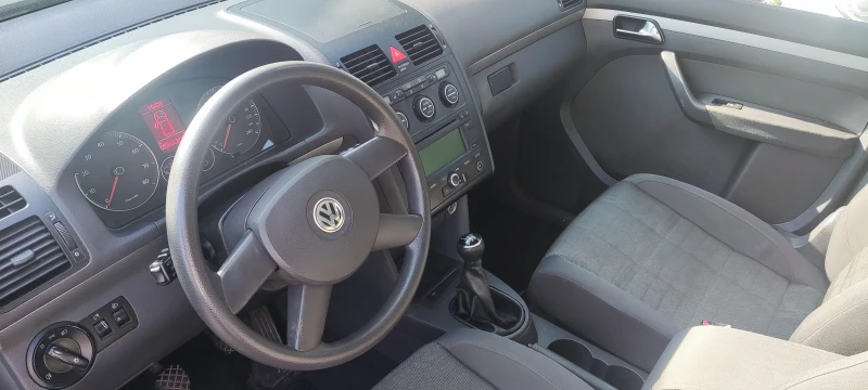 VW Touran, снимка 6 - Автомобили и джипове - 47329437