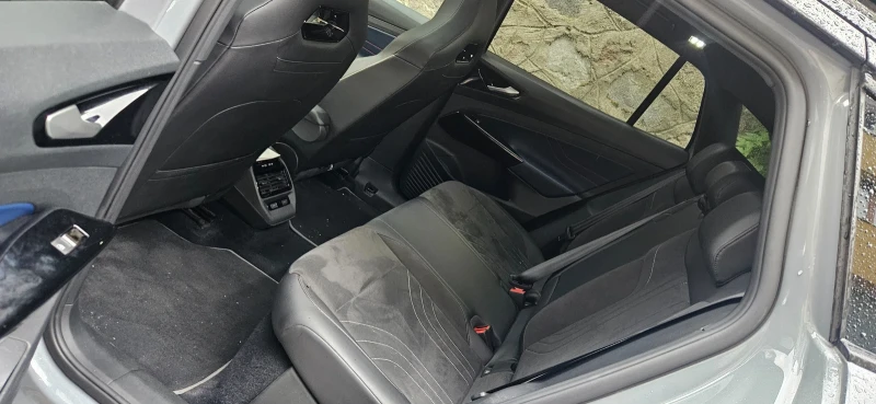 VW ID.4 GTX Sport+ , снимка 8 - Автомобили и джипове - 52268443