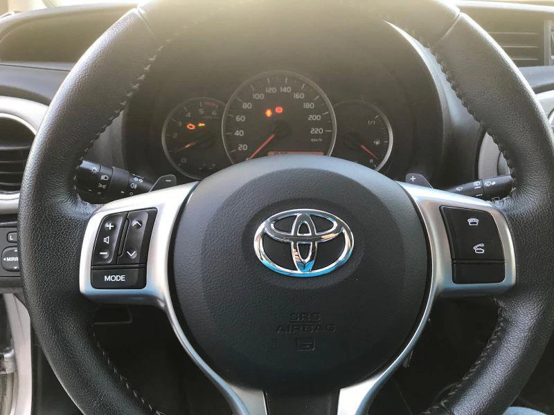 Toyota Yaris 14 TDI NAVI KLIMA AVTOMAT, снимка 2 - Автомобили и джипове - 53829257