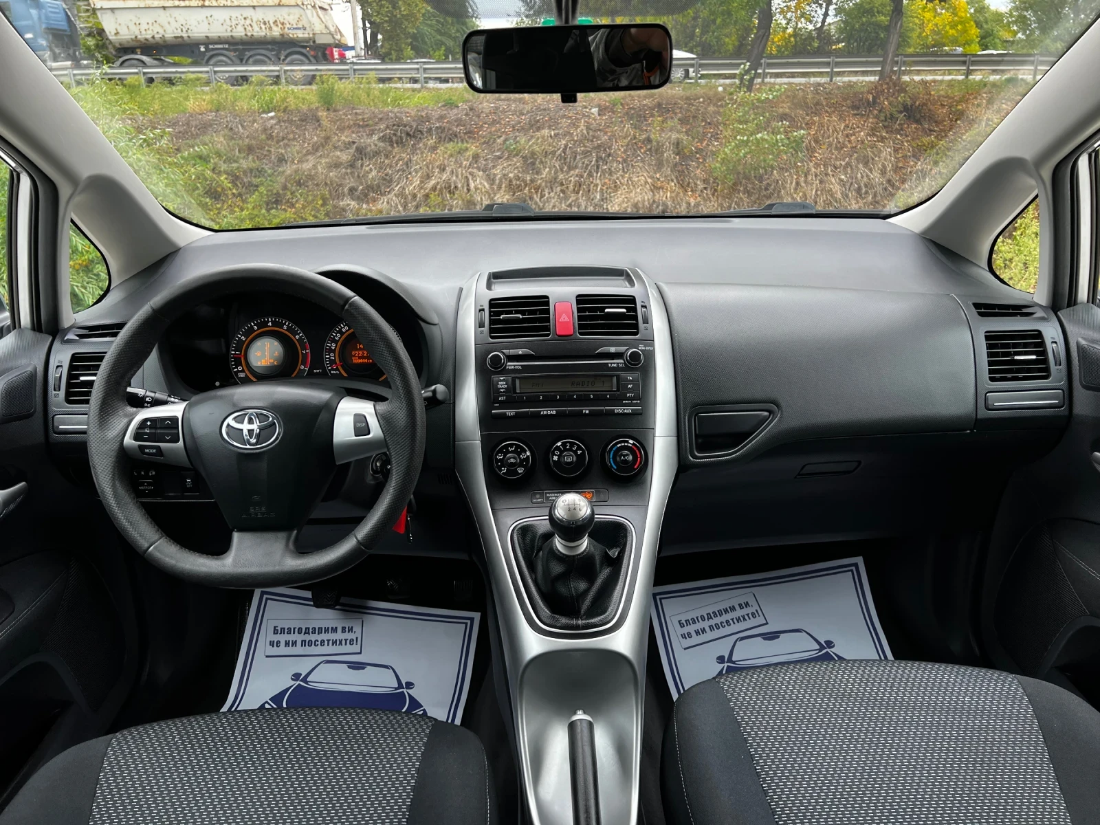 Toyota Auris 1.6i 169000km 6-speed EURO5 - изображение 8