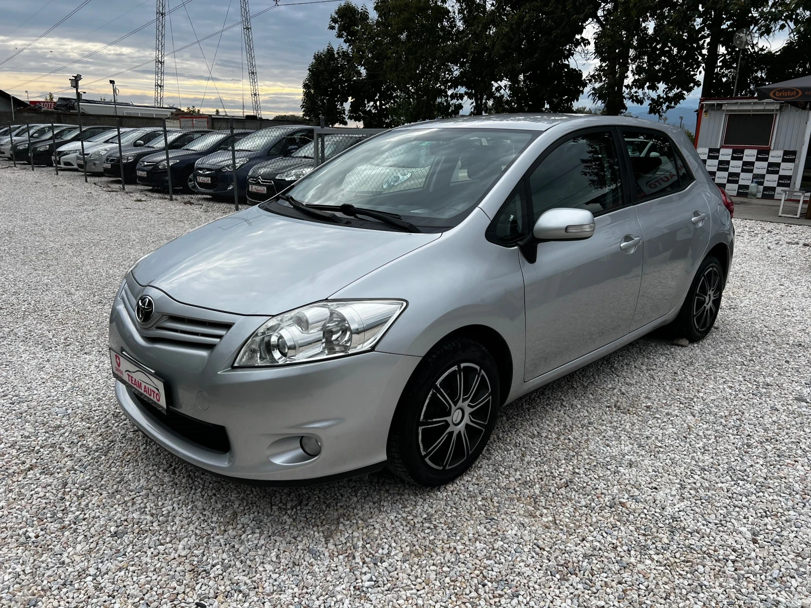 Toyota Auris 1.6i 169000km 6-speed EURO5 - изображение 2