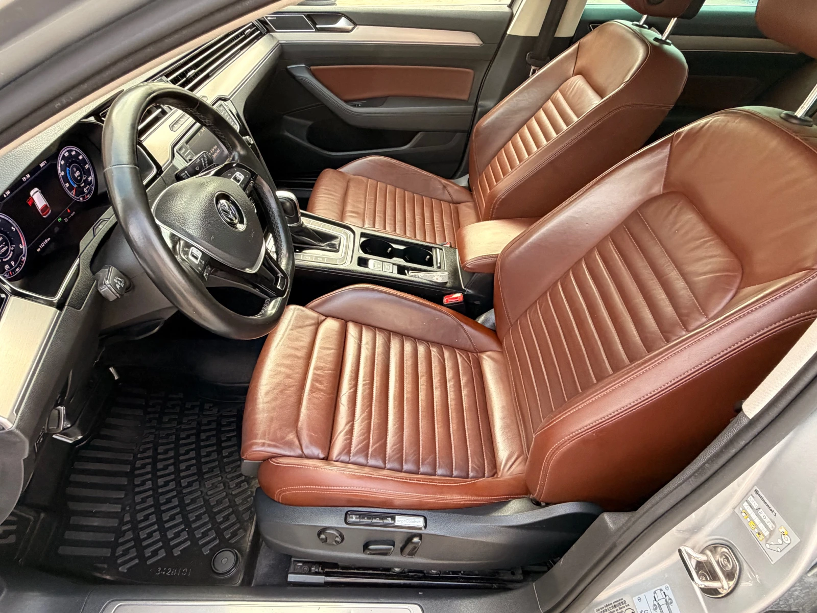 VW Passat 2.0TDI* NAVI* 4X4* DIGITAL* , снимка 5 - Автомобили и джипове - 55170793
